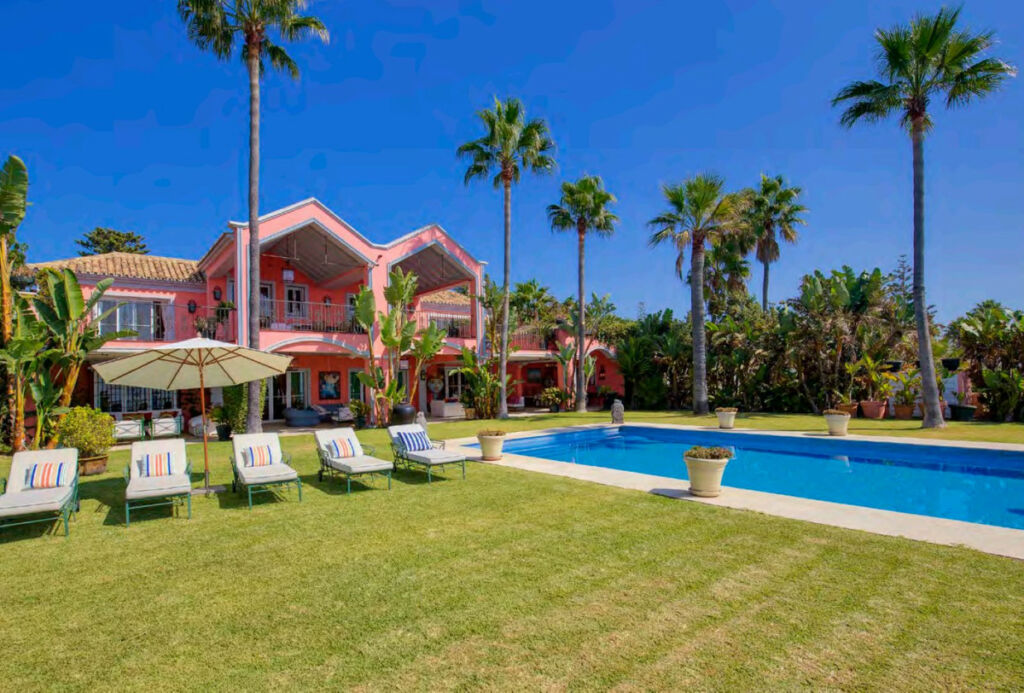 Detached Villa New Golden Mile Málaga - image 3