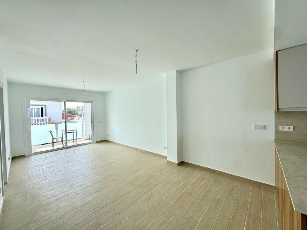 Middle Floor Apartment Fuengirola Málaga - image 3