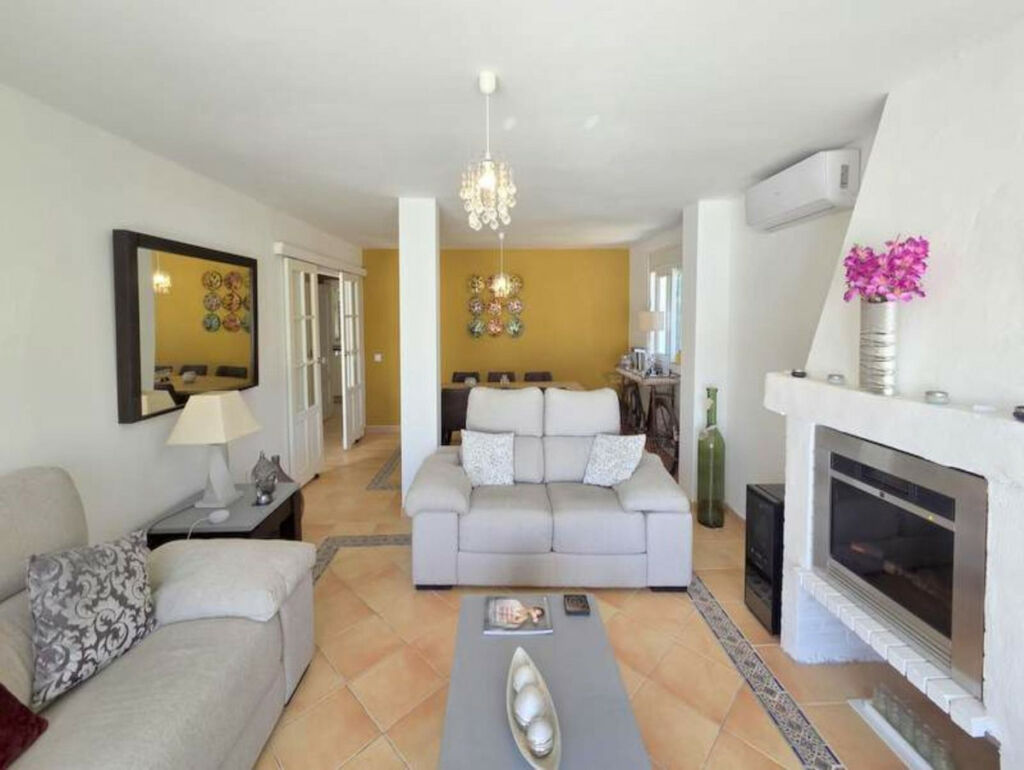 Detached Villa Manilva Málaga - image 3