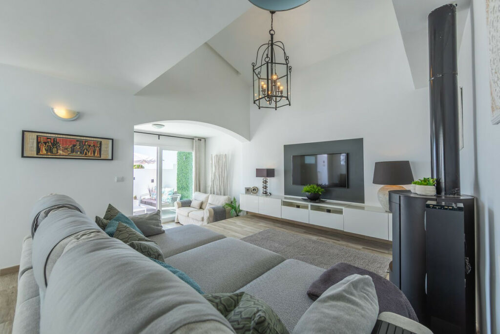 Detached Villa Estepona Málaga - image 3