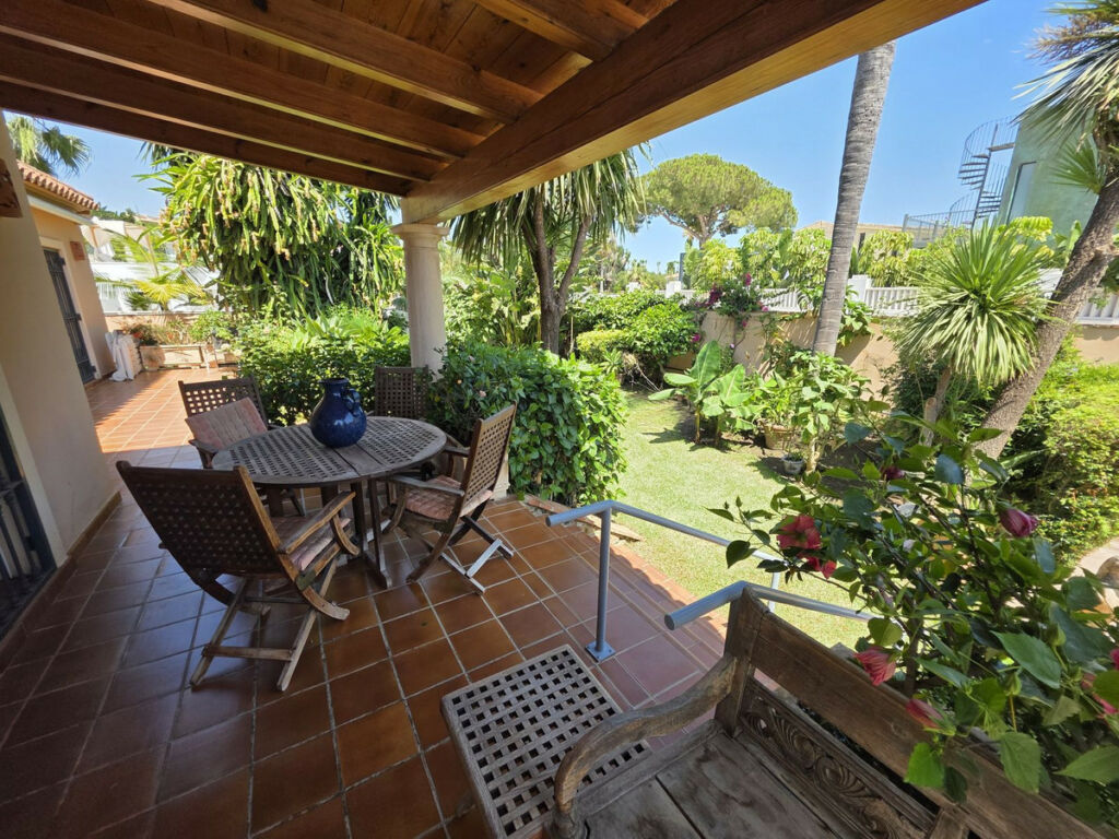 Detached Villa Marbesa Málaga - image 3