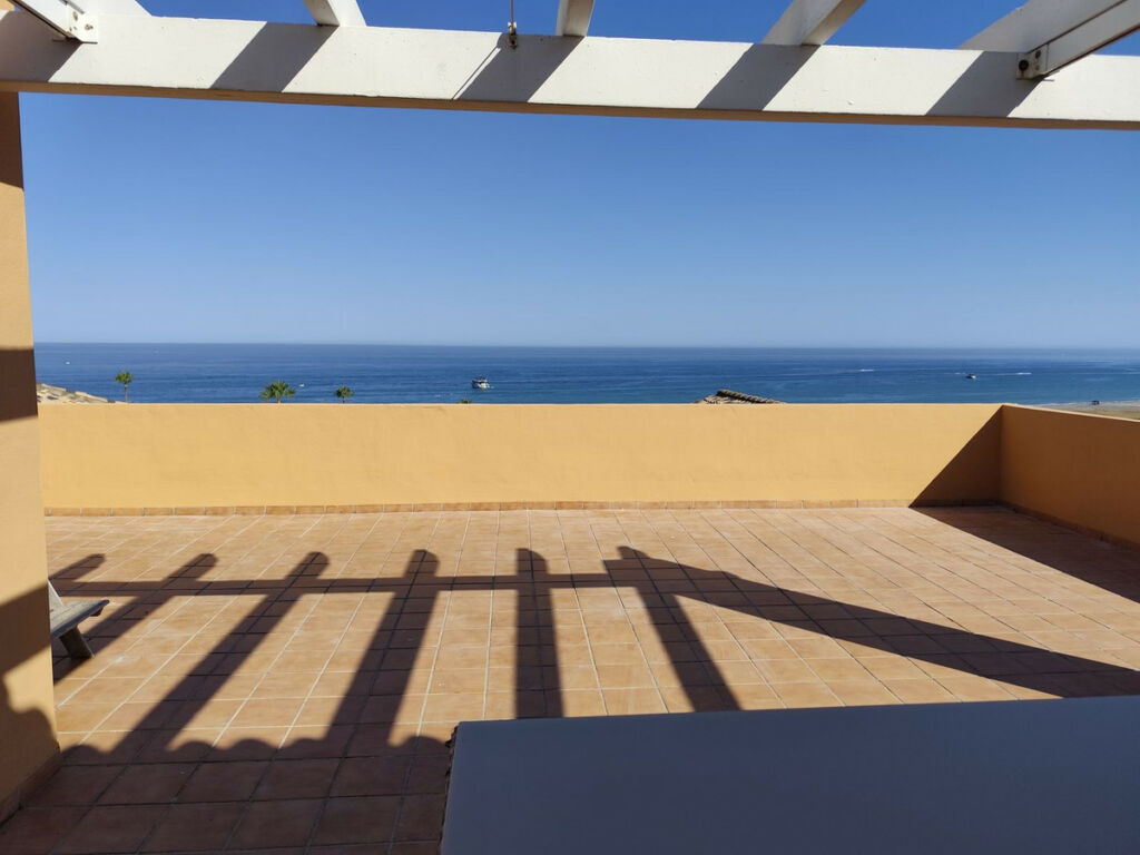 Penthouse La Duquesa Málaga - image 3