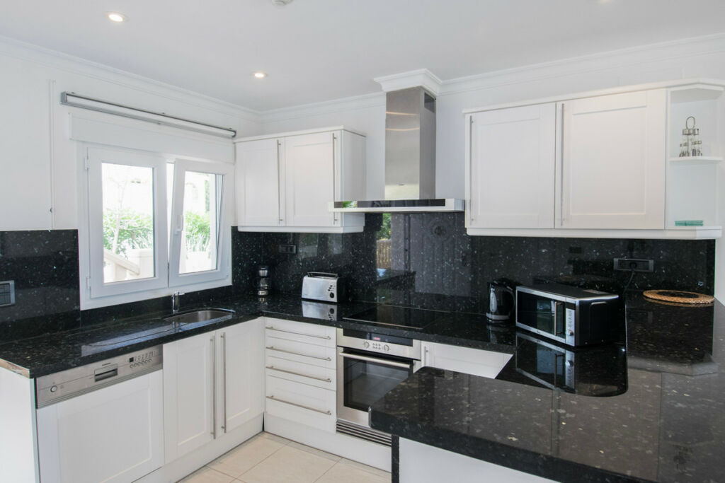 Middle Floor Apartment Benissa Alicante - image 3