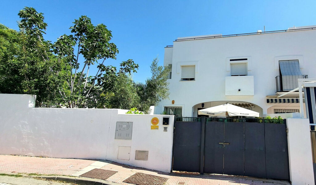 Townhouse Fuengirola Málaga - image 3