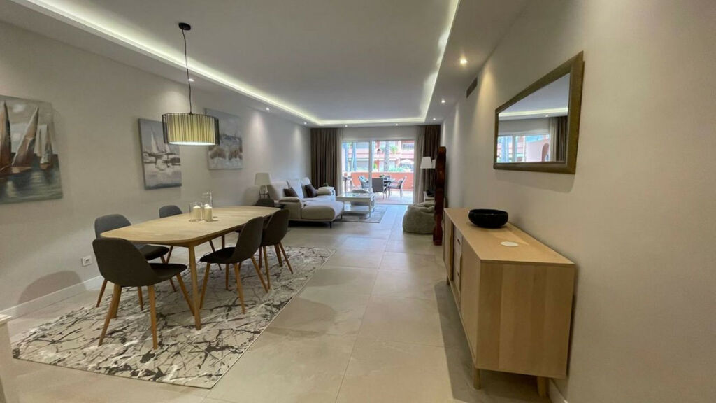 Ground Floor Apartment Puerto Banús Málaga - image 3