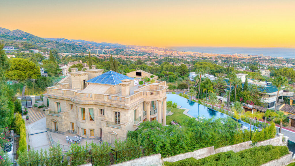 Detached Villa Sierra Blanca Málaga - image 3