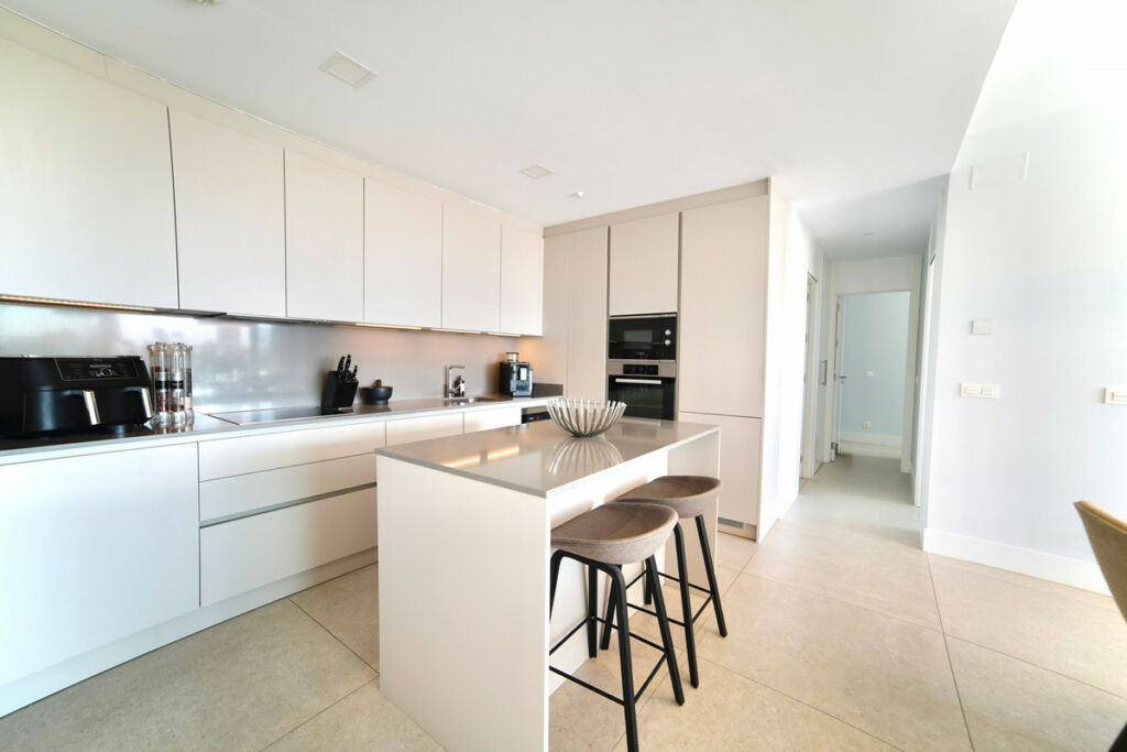 Middle Floor Apartment La Quinta Málaga - image 3