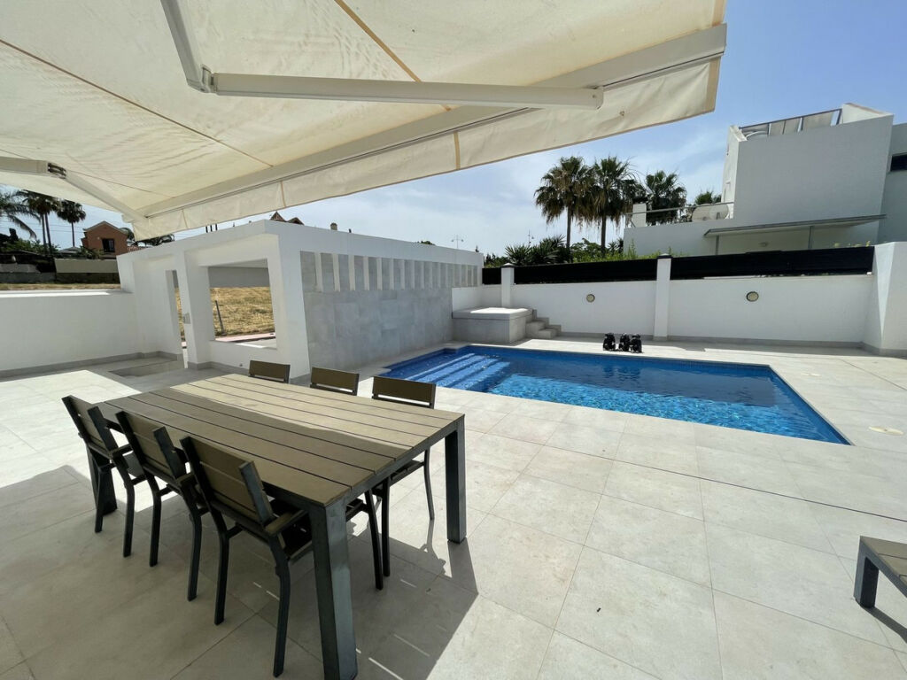 Detached Villa San Pedro de Alcántara Málaga - image 3