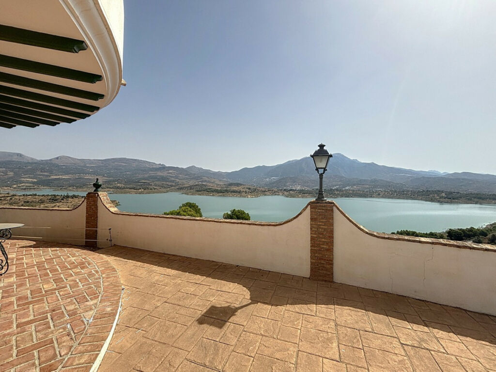 Detached Villa La Viñuela Málaga - image 3
