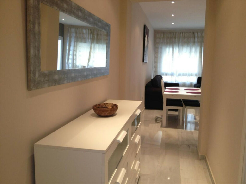Middle Floor Apartment Puerto Banús Málaga - image 3