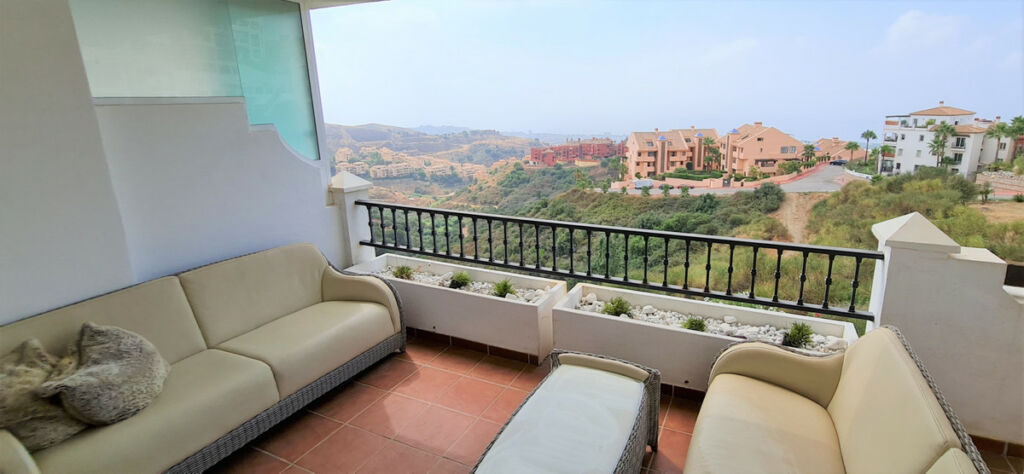 Middle Floor Apartment Calahonda Málaga - image 3