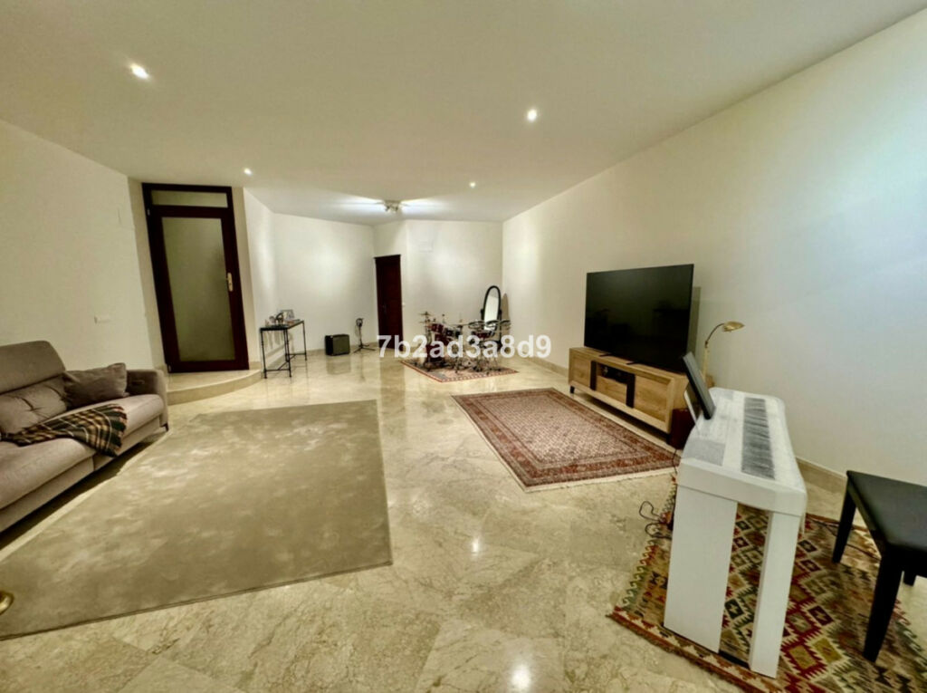 Ground Floor Apartment San Pedro de Alcántara Málaga - image 3