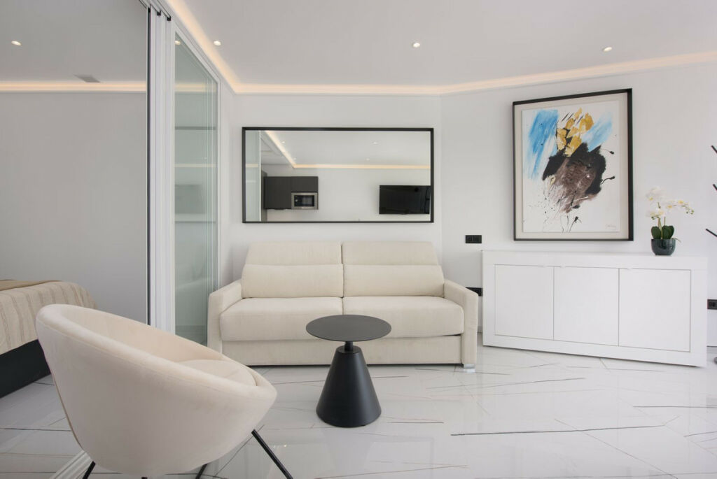 Top Floor Studio Puerto Banús Málaga - image 3