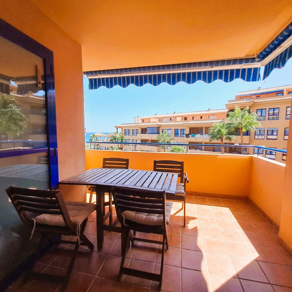 Middle Floor Apartment Manilva Málaga - image 3