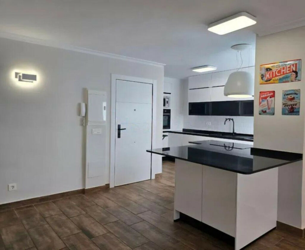 Middle Floor Apartment Marbella Málaga - image 3