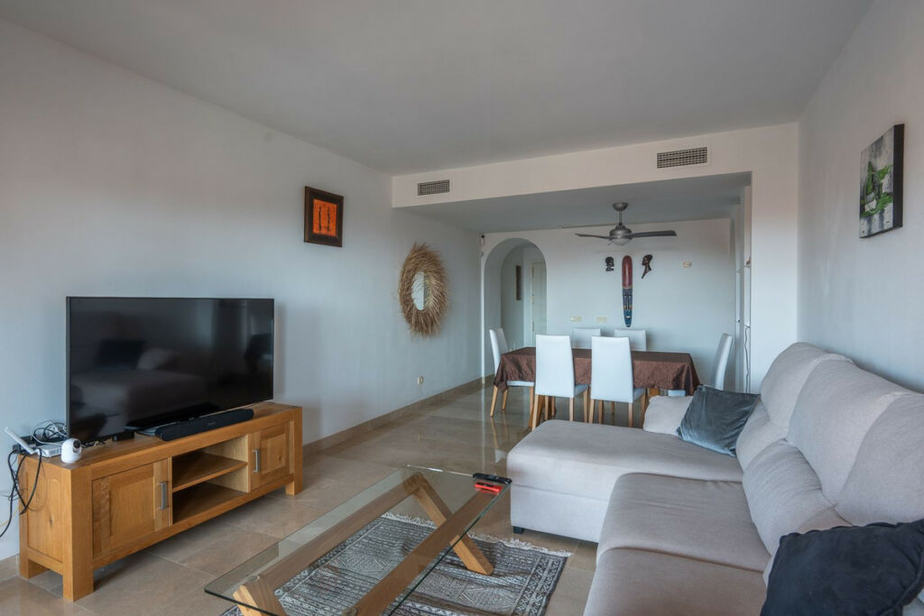 Middle Floor Apartment La Duquesa Málaga - image 4
