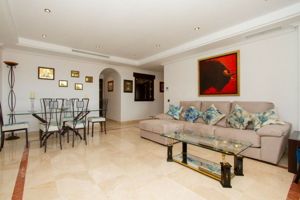 Ground Floor Apartment La Mairena Málaga - image 3