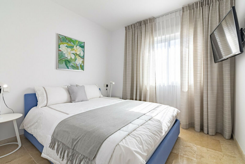 Duplex The Golden Mile Málaga - image 3