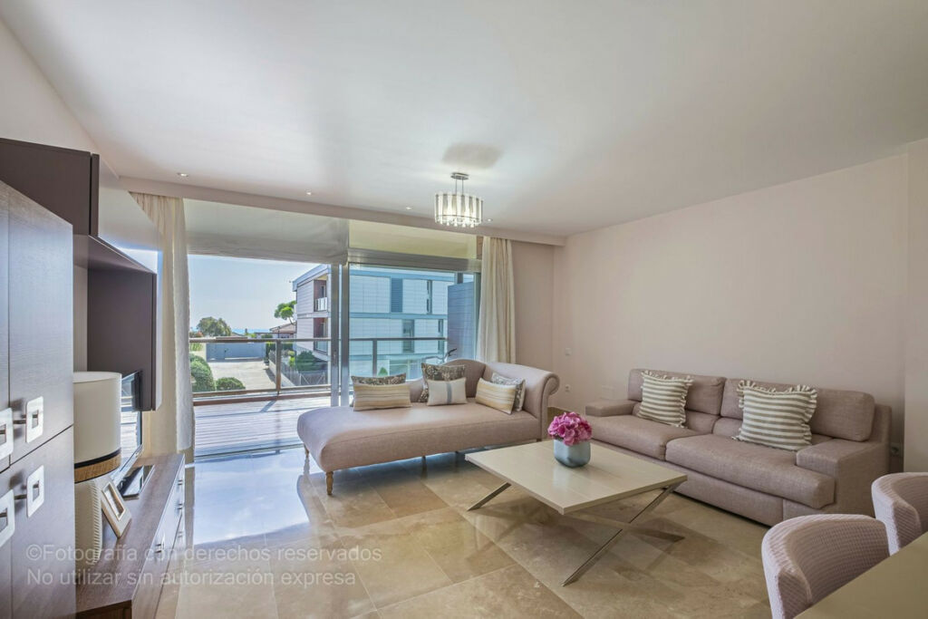Middle Floor Apartment Manilva Málaga - image 3