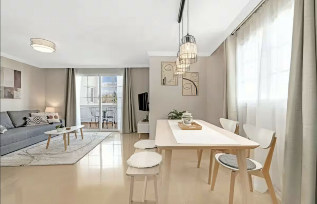 Middle Floor Apartment Nueva Andalucía Málaga - image 3