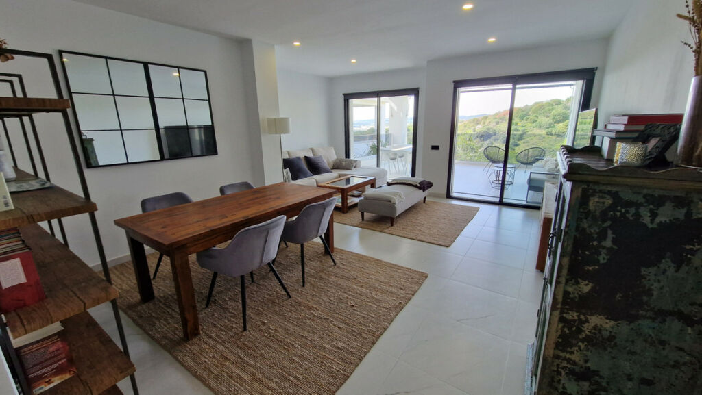 Middle Floor Apartment Estepona Málaga - image 3