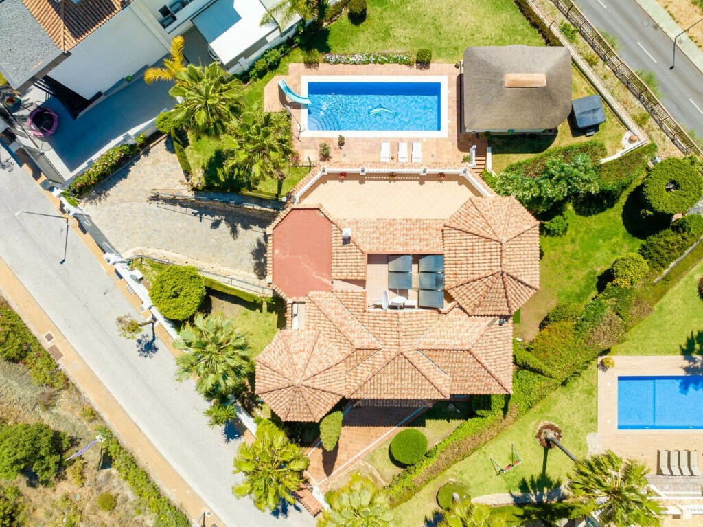 Detached Villa Benahavís Málaga - image 3