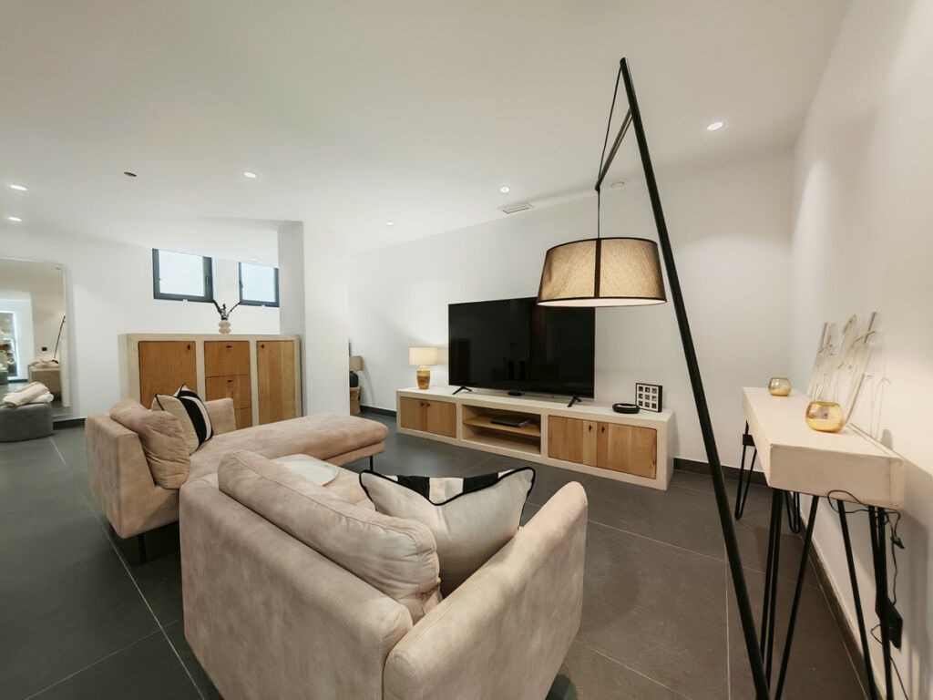 Detached Villa Estepona Málaga - image 7