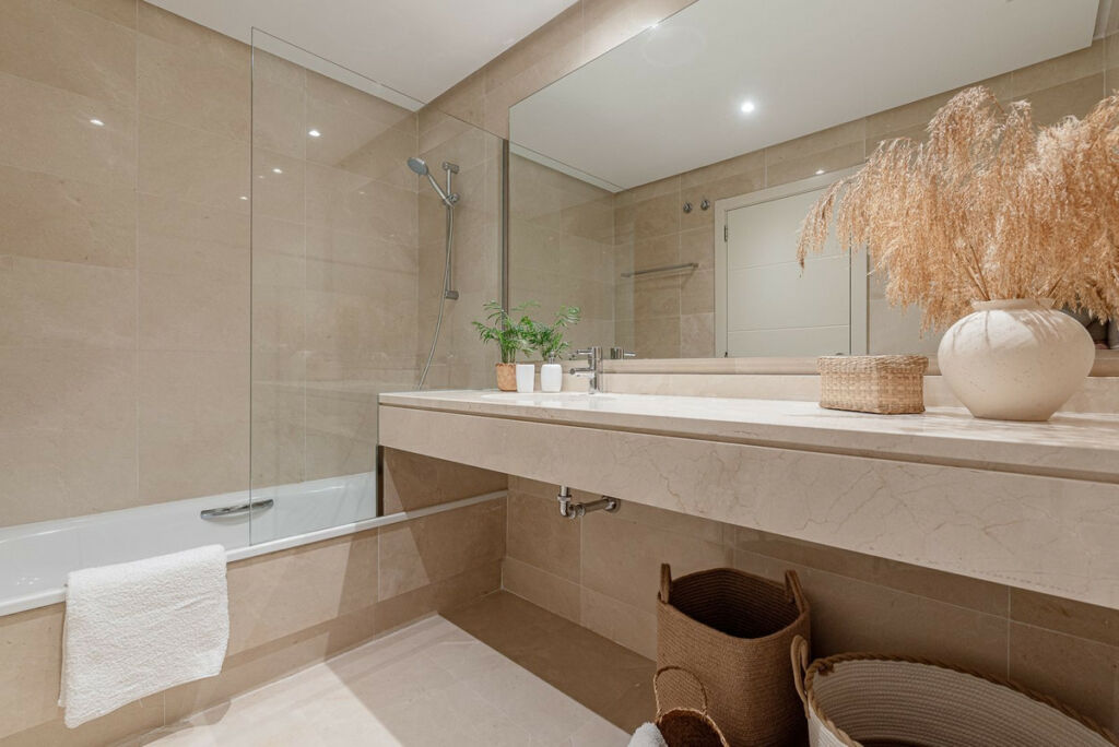 Middle Floor Apartment Casares Málaga - image 3