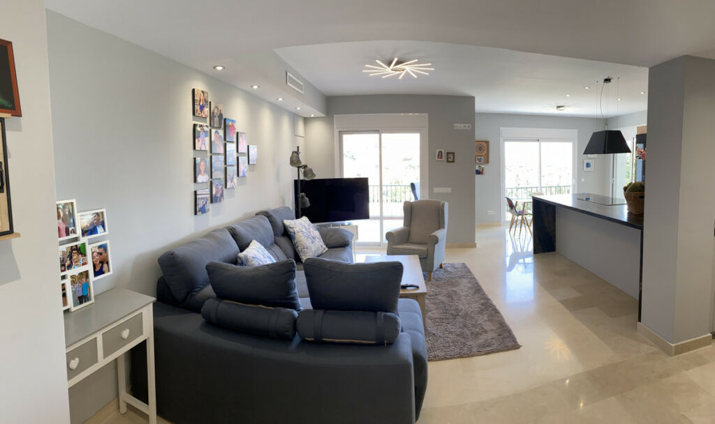 Middle Floor Apartment La Quinta Málaga - image 3
