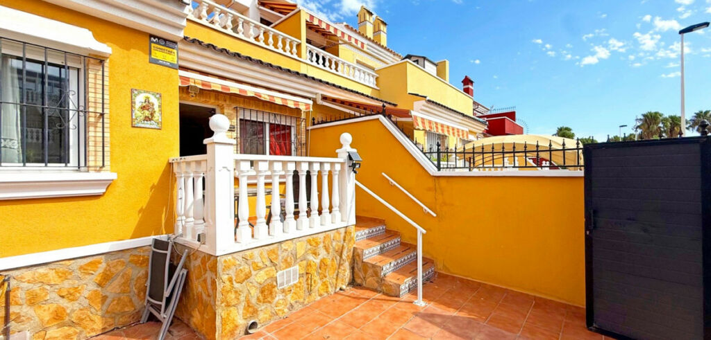 Townhouse Torrevieja Alicante - image 3