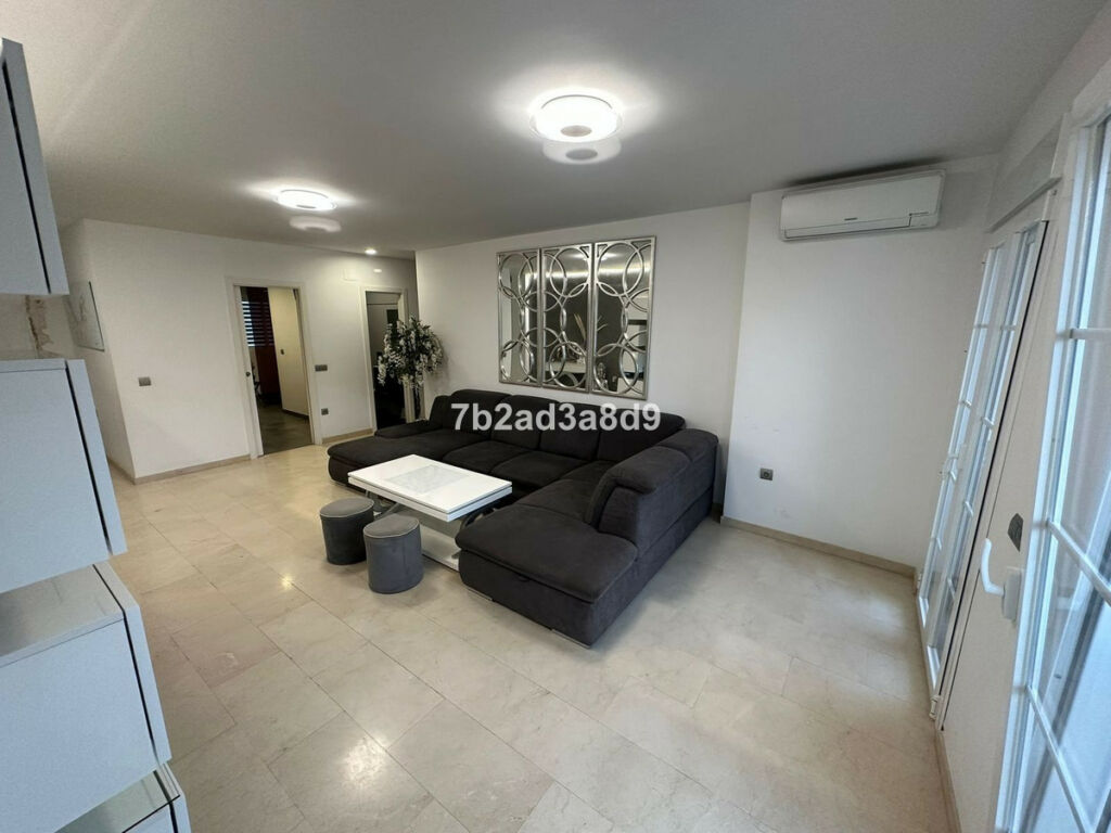Middle Floor Apartment Nueva Andalucía Málaga - image 3
