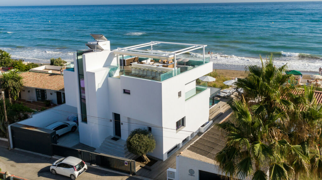 Detached Villa Costabella Málaga - image 3