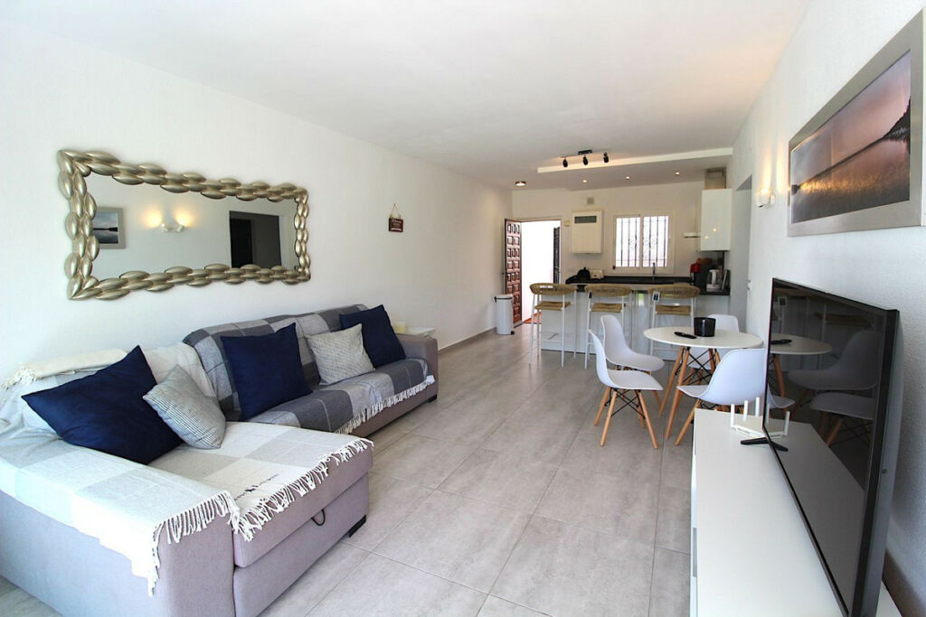 Ground Floor Apartment El Paraiso Málaga - image 3