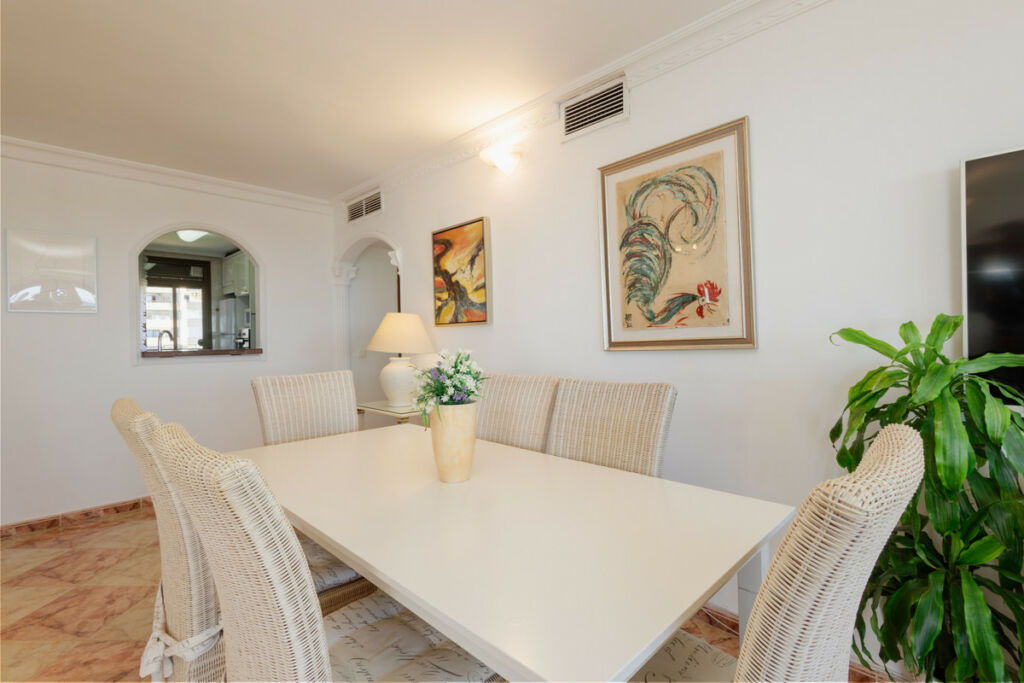 Middle Floor Apartment Playamar Málaga - image 3