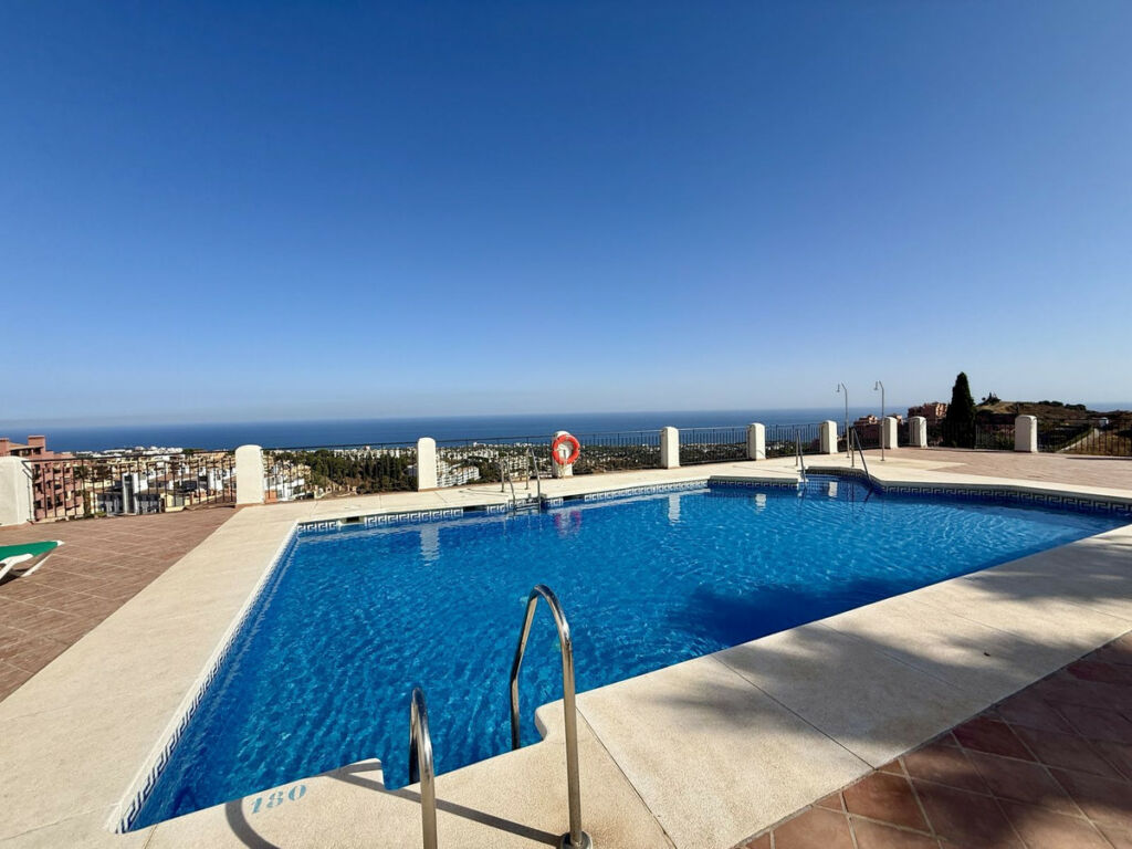 Penthouse Calahonda Málaga - image 3