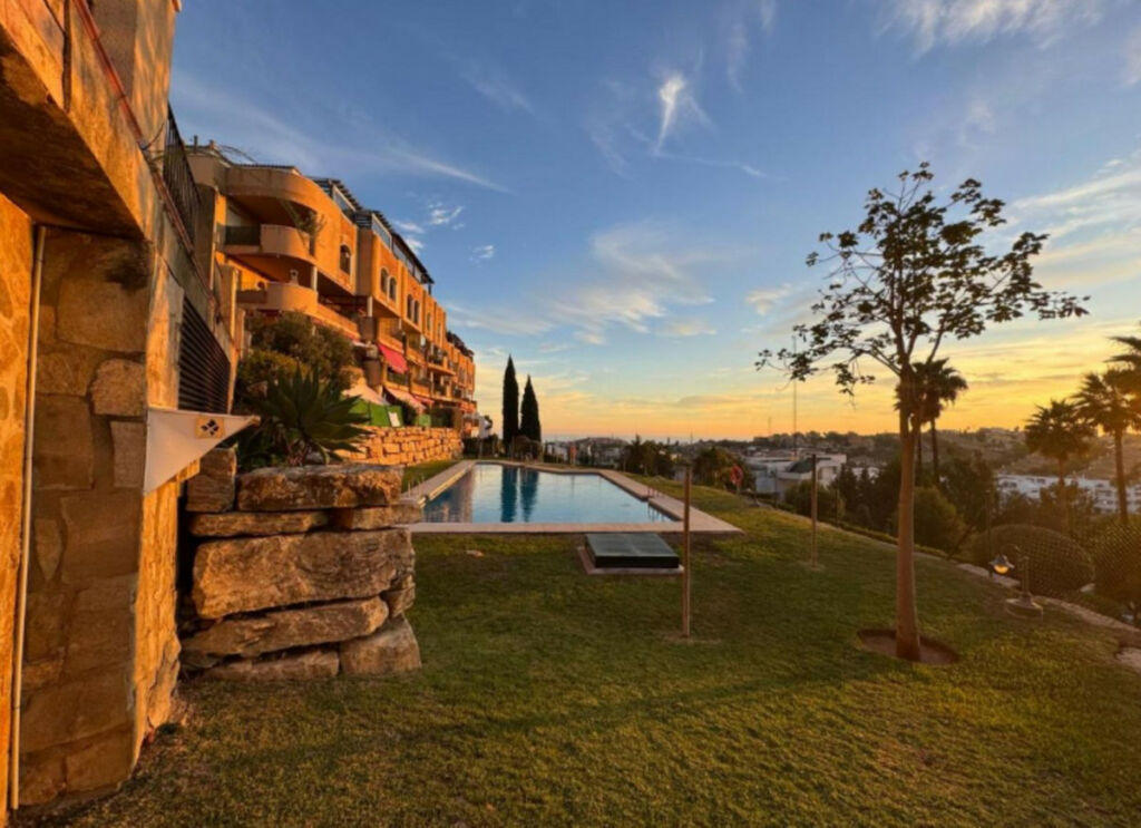 Middle Floor Apartment Riviera del Sol Málaga - image 3
