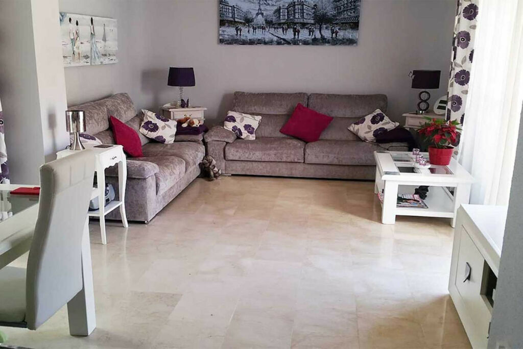 Top Floor Apartment Estepona Málaga - image 3
