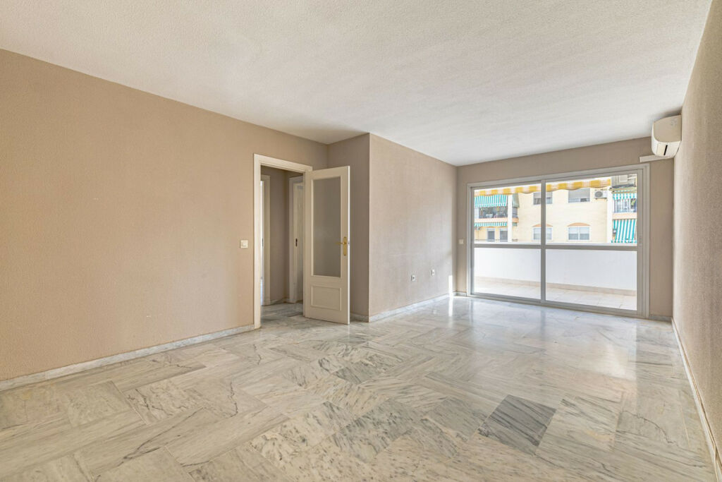 Middle Floor Apartment Los Boliches Málaga - image 3