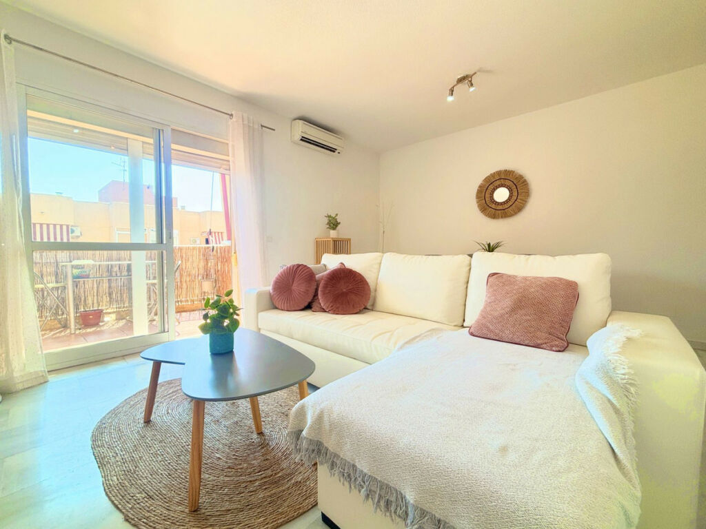 Middle Floor Apartment Estepona Málaga - image 3