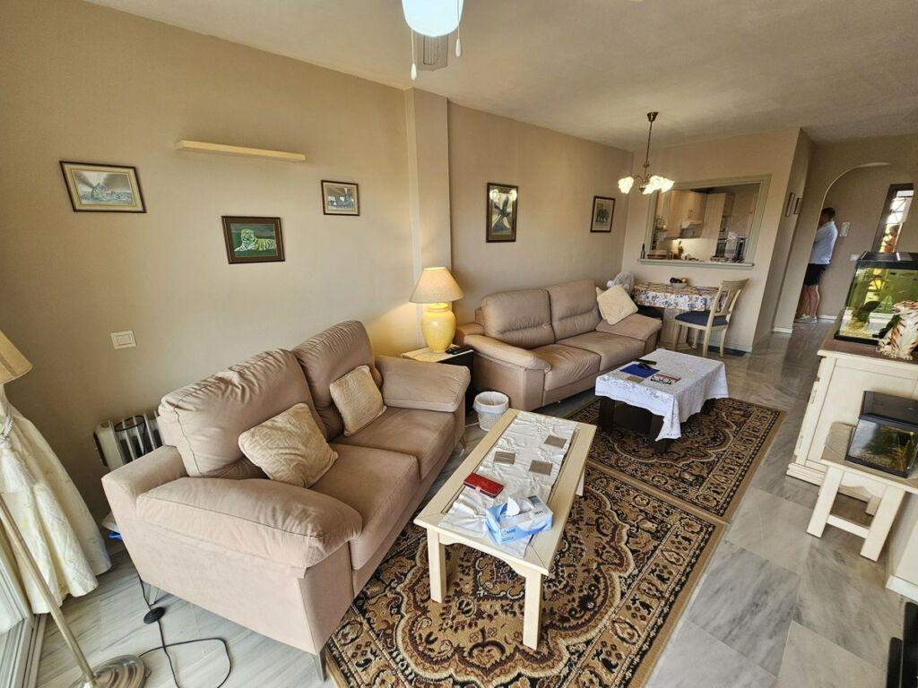 Middle Floor Apartment Calahonda Málaga - image 3