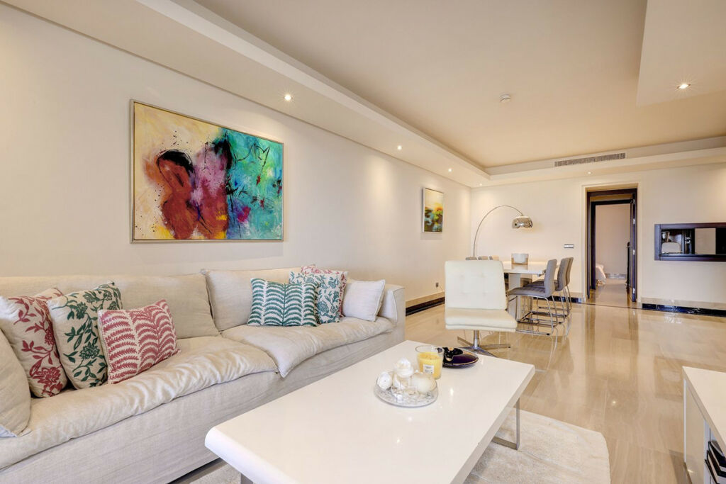 Middle Floor Apartment Estepona Málaga - image 3