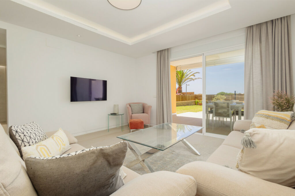 Ground Floor Apartment Bahía de Marbella Málaga - image 3