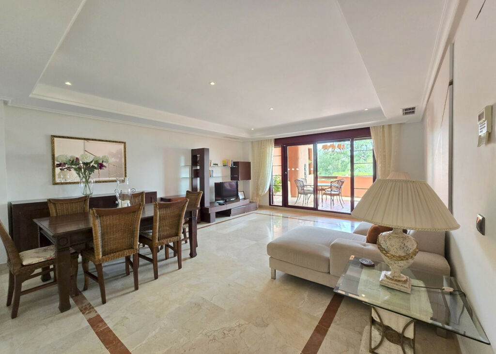 Ground Floor Apartment La Mairena Málaga - image 3