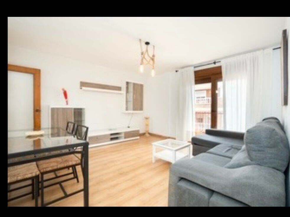 Middle Floor Apartment Torrevieja Alicante - image 3