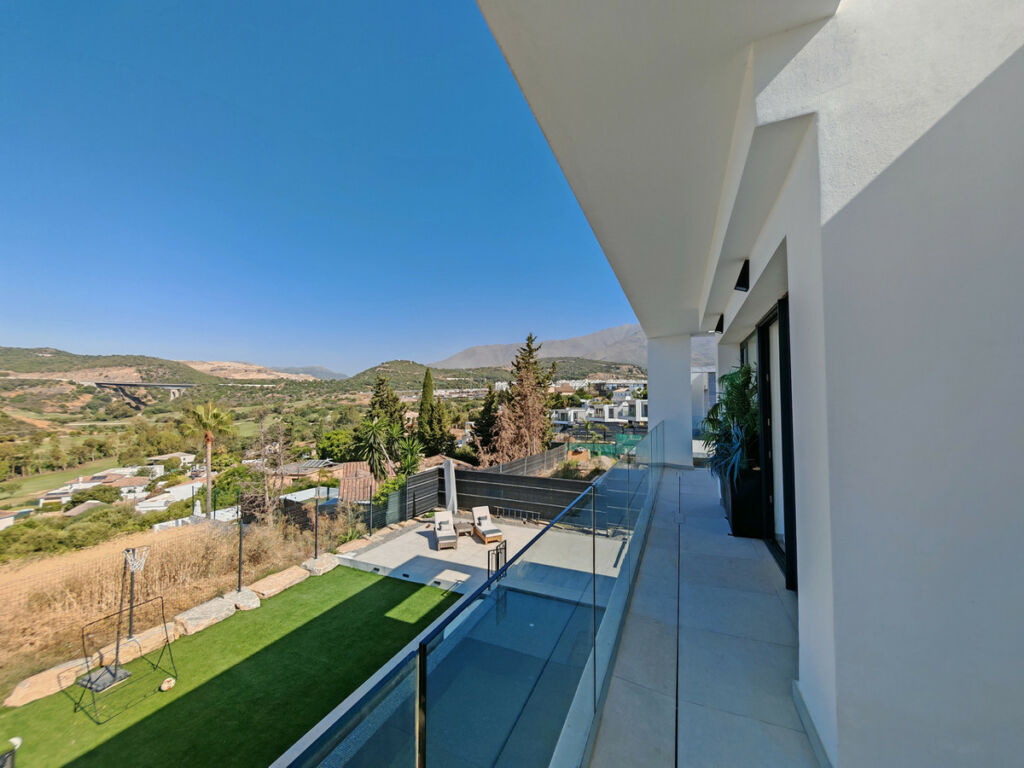 Detached Villa Estepona Málaga - image 31
