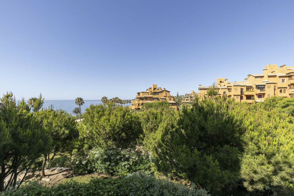 Middle Floor Apartment Estepona Málaga - image 30
