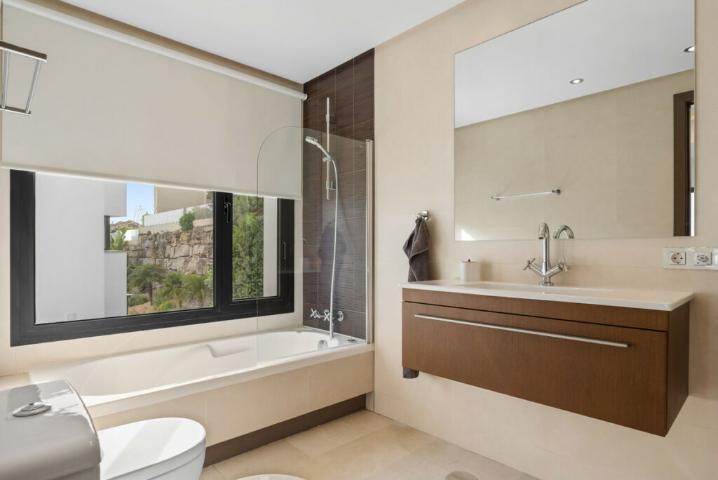 Detached Villa Benahavís Málaga - image 30