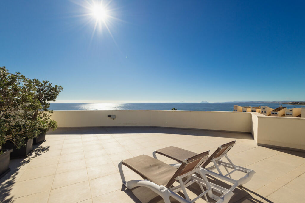Middle Floor Apartment Estepona Málaga - image 30