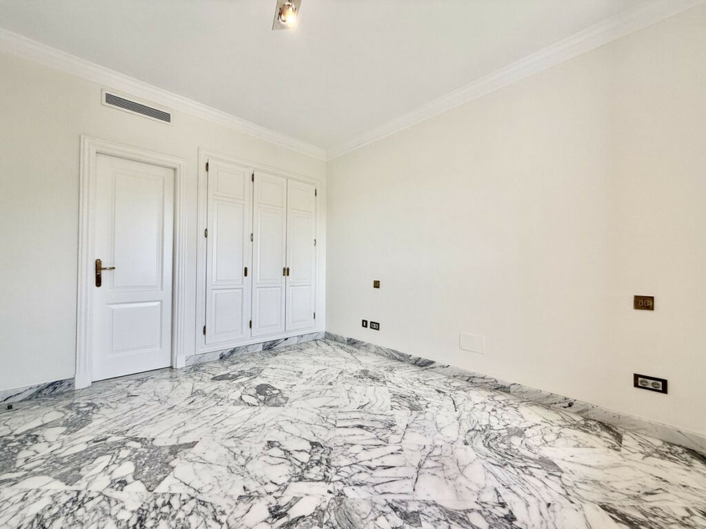 Middle Floor Apartment The Golden Mile Málaga - image 30