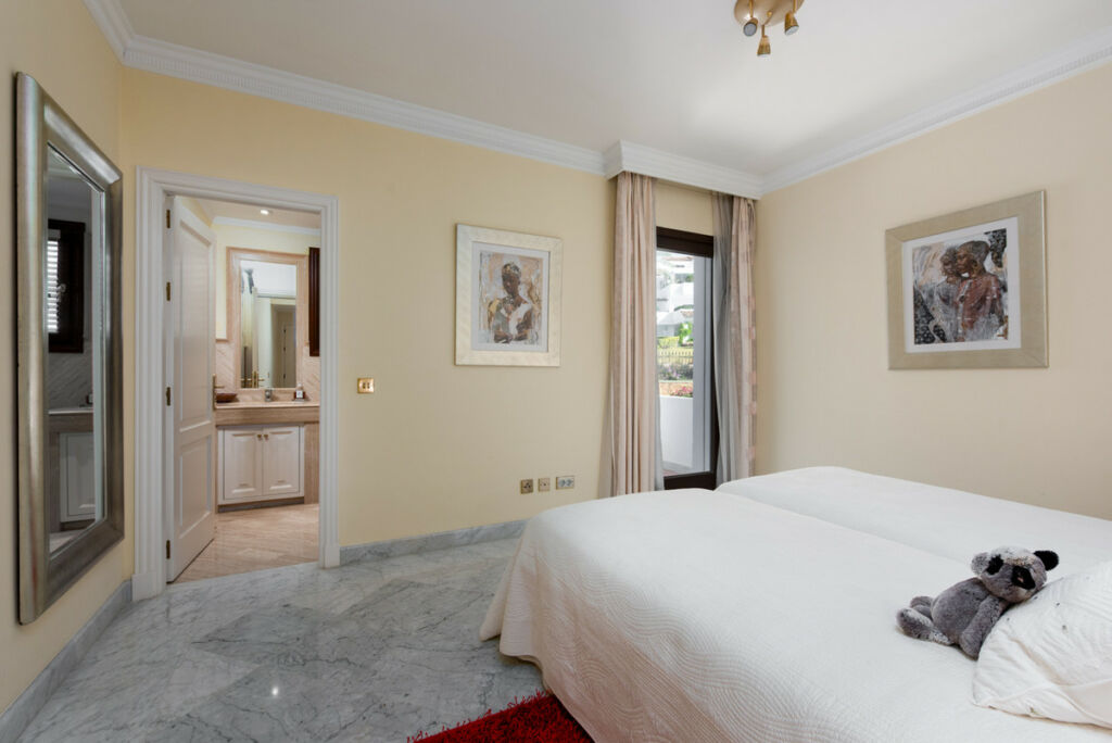 Middle Floor Apartment The Golden Mile Málaga - image 30